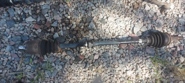 Привід правий 3910095F0C NISSAN