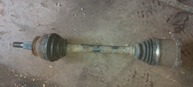 Напіввісь задня 39600EB310 NISSAN