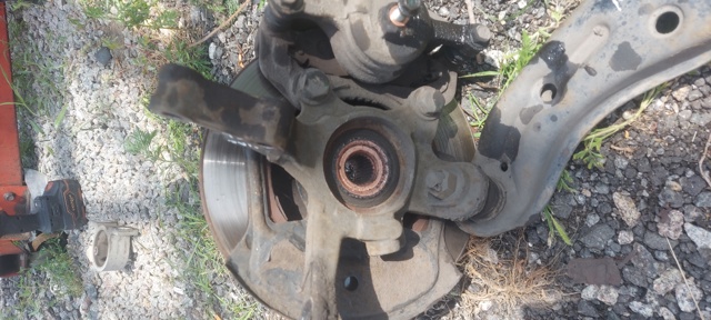 Цапфа - поворотний кулак передній, лівий 4001595F0A NISSAN