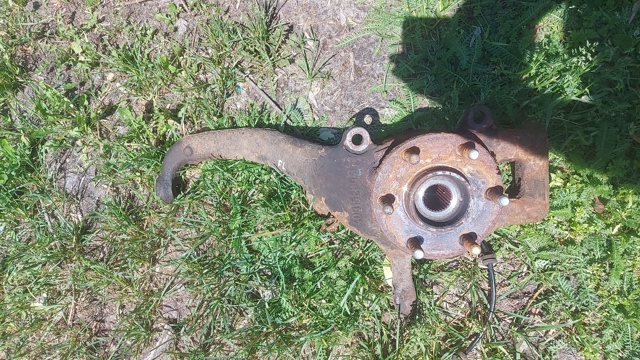 Цапфа поворотного кулака 40015EB000 NISSAN