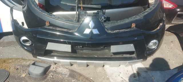 Бампер передній в зборі 6400B862 MITSUBISHI