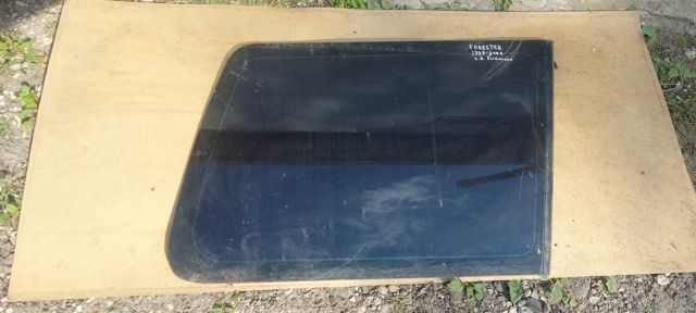 Скло кузова/багажного відсіку, праве 65209FC001 SUBARU