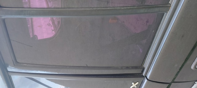 Скло кутове дверей задніх 6812360110 TOYOTA