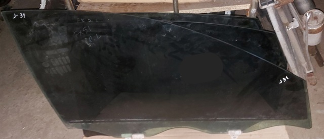 Скло пасажирських дверей 803009W50A NISSAN