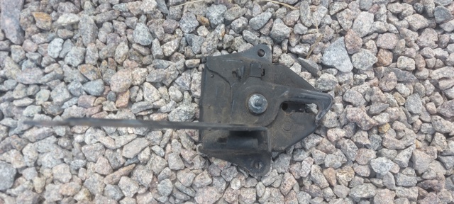 Замок кришки капота 811303E000 HYUNDAI