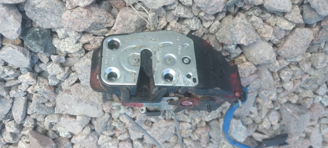 Замок задніх дверей, правих 814203E000 HYUNDAI