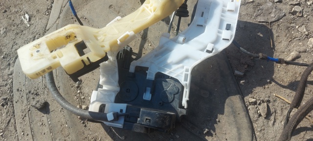 Замок задніх дверей, правих 814203S000 HYUNDAI