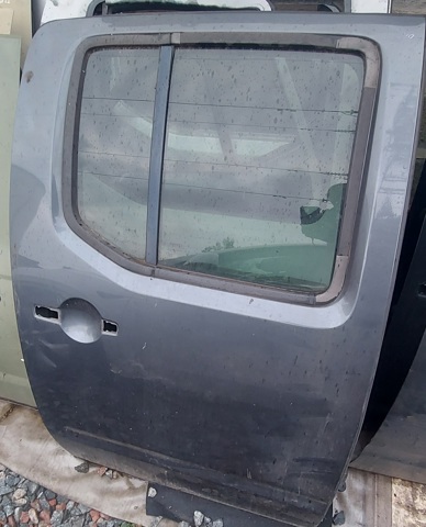 Двері пасажирські задні праві 82100EB332 NISSAN