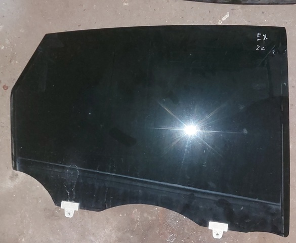 Скло задніх дверей, правих 823001BA1A NISSAN