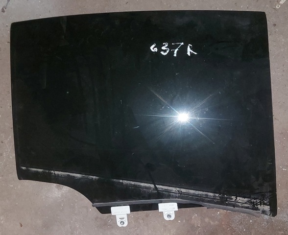 Скло заднє праве 823004GA0A NISSAN