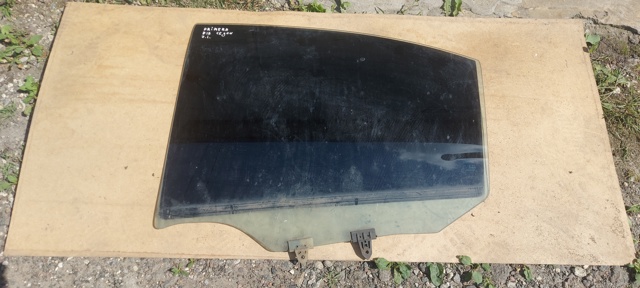 Скло задніх дверей, лівих 82301AV600 NISSAN