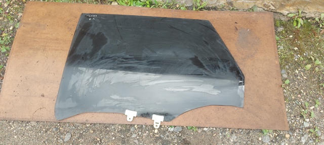 Скло заднє ліве 82301CA000 NISSAN