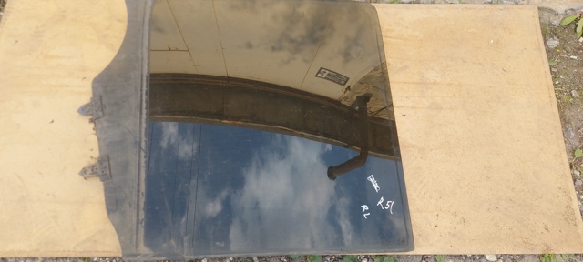 Скло задньої двері лівої 82301EB33A NISSAN
