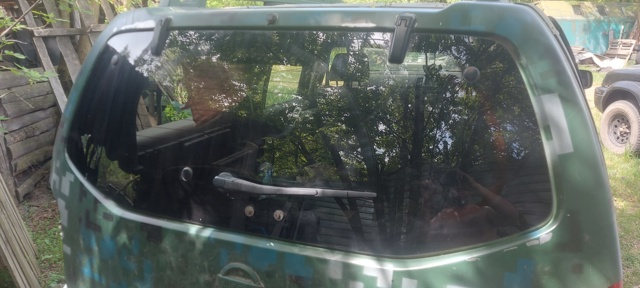 Скло кузова/багажного відсіку, праве 83306EB315 NISSAN