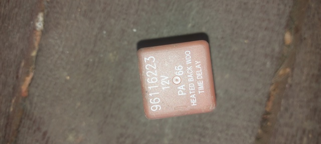 Реле обігріву заднього скла 96116223 GM