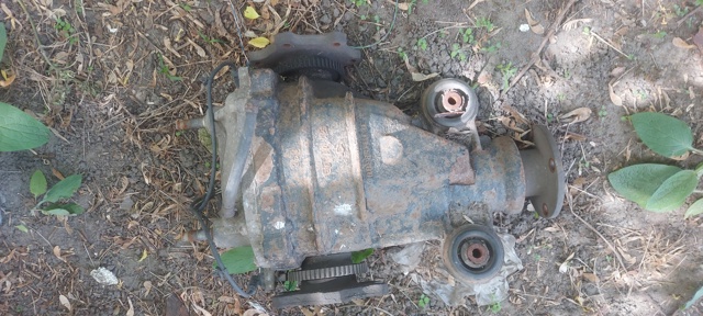 Редуктор колісний моста заднього C8301EB310 NISSAN