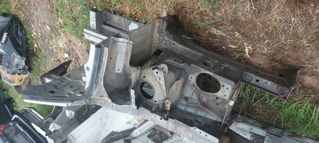 Отвір передніх правих дверей G6030JG4MA NISSAN