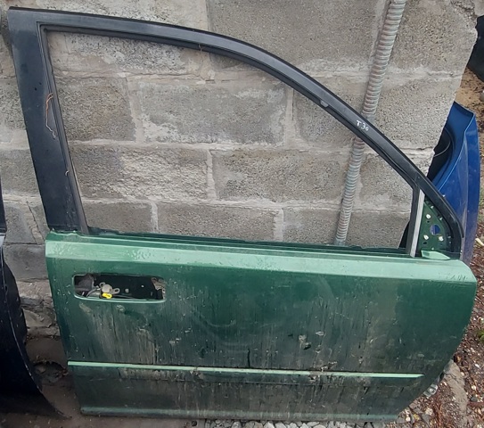 Дверка передня права H01008H7MM NISSAN