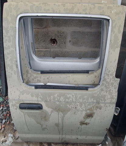 Двері пасажирські задні праві H2100VJ3MM NISSAN