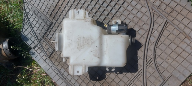 Бачок омивайки заднього скла MB628750 MITSUBISHI