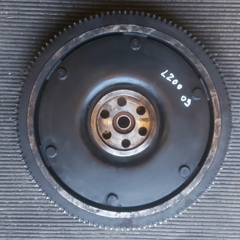 Маховик зчеплення MD137727 MITSUBISHI