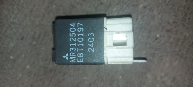 Реле електробензонасосу MR312504 MITSUBISHI