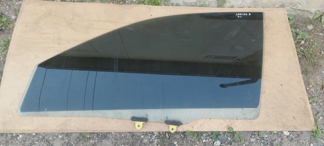 Скло водійських дверей MR525731 MITSUBISHI