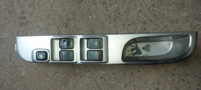 Кнопки переднього лівого склопід'ємника MR587951 MITSUBISHI