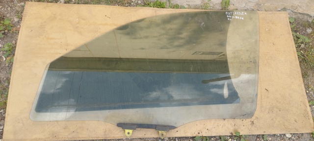 Скло передніх дверей, лівих MR978105 MITSUBISHI