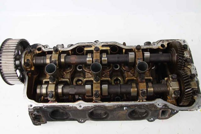 Головка блоку циліндрів (ГБЦ), права 1110129409 TOYOTA