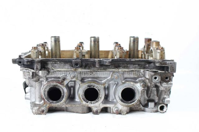 Головка блоку циліндрів (ГБЦ), права 1110139535 TOYOTA