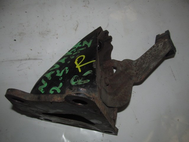 Кронштейн подушки (опори) двигуна, правої 11232EB300 NISSAN