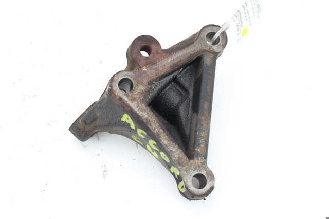 Кронштейн подушки (опори) двигуна, правої 11910R40A00 HONDA