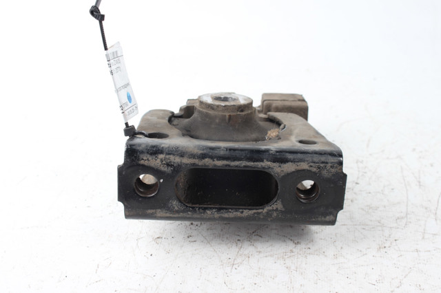 Подушка передньої опори двигуна 1236137090 TOYOTA