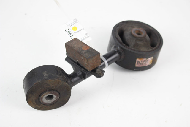Подушка (опора) двигуна, права верхня 1236320110 TOYOTA