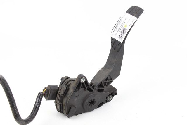 Підаль газу Нісан Кашкай II