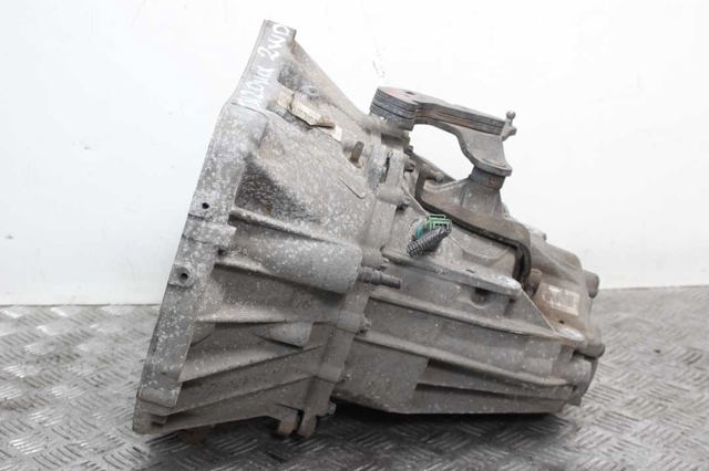 Ручна коробка передач 32010JD200 NISSAN