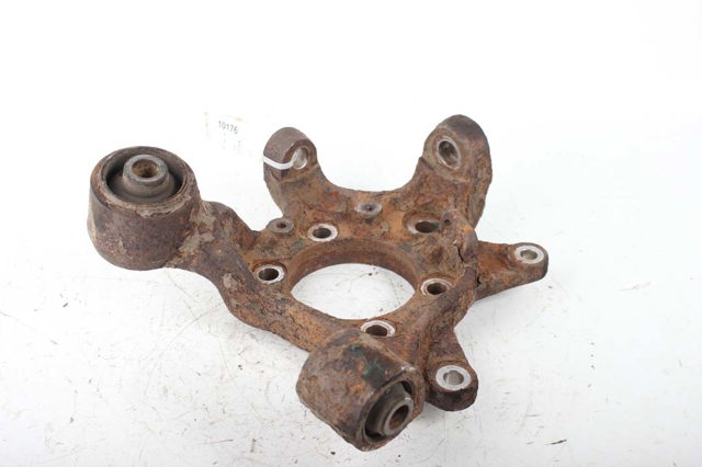 Кулак поворотний правий 3770A016 MITSUBISHI