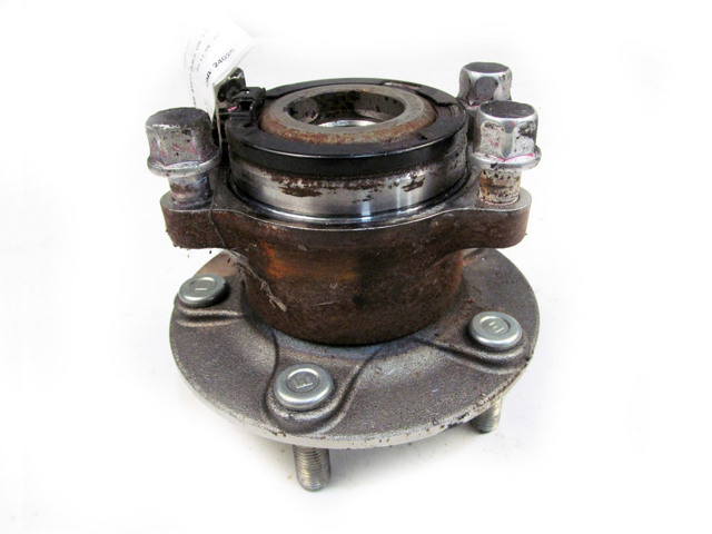 Маточина заднього колеса 3785A009 MITSUBISHI