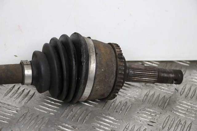 Привід передній правий 39100AV611 NISSAN