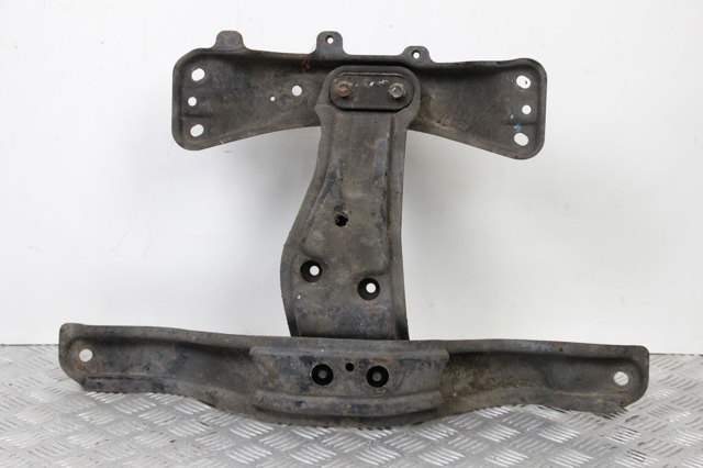 Балка кріплення двигуна 41011AE020 SUBARU