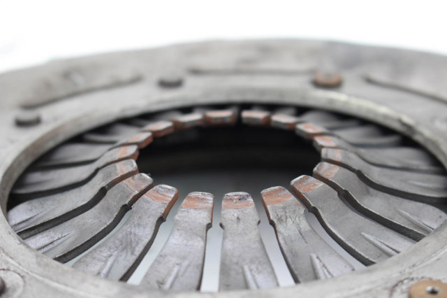 Натискний диск зчеплення 413003D400 HYUNDAI