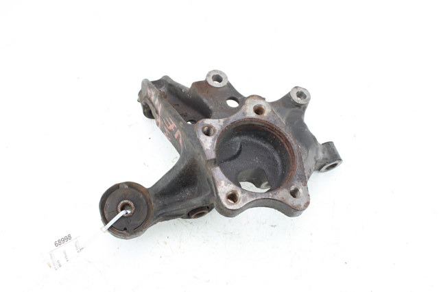 Кулак поворотний правий 423040T010 TOYOTA