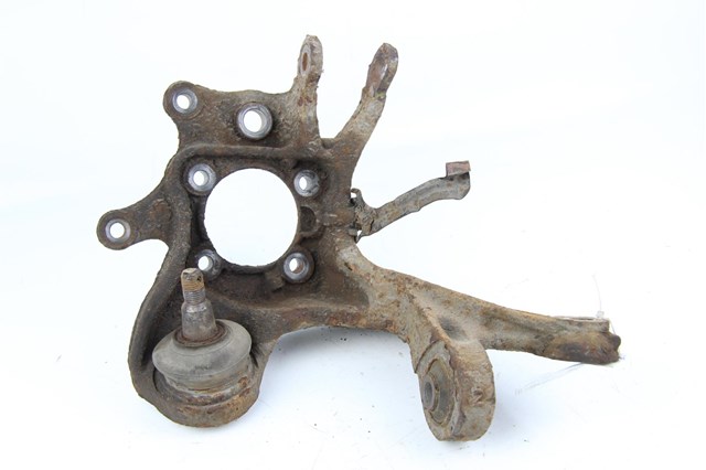 Цапфа поворотна права 4230421040 TOYOTA