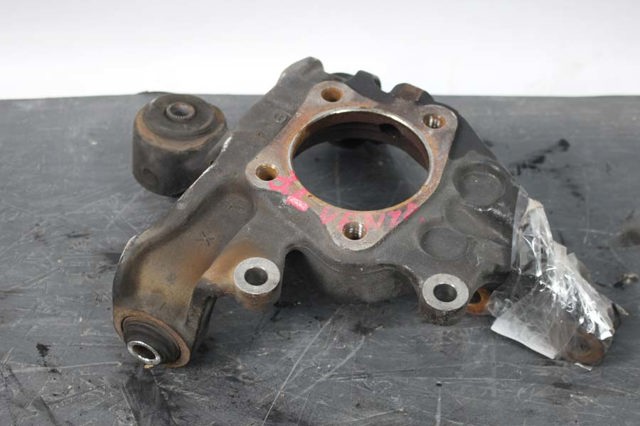 Цапфа поворотна ліва 423050T020 TOYOTA