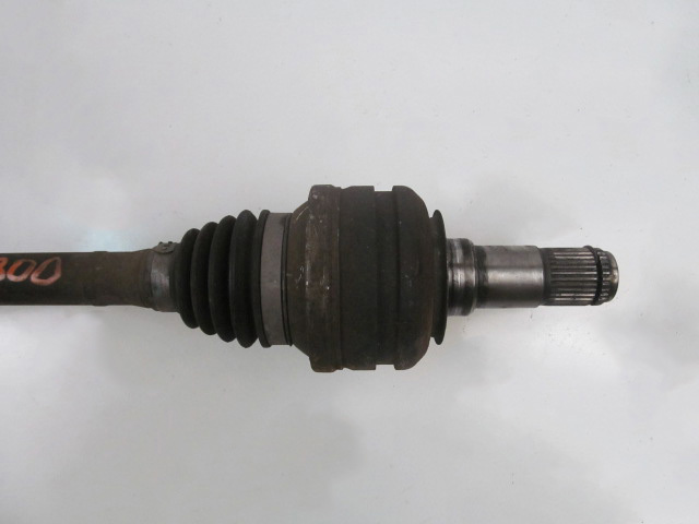 Піввісь задня, права 4233030150 TOYOTA