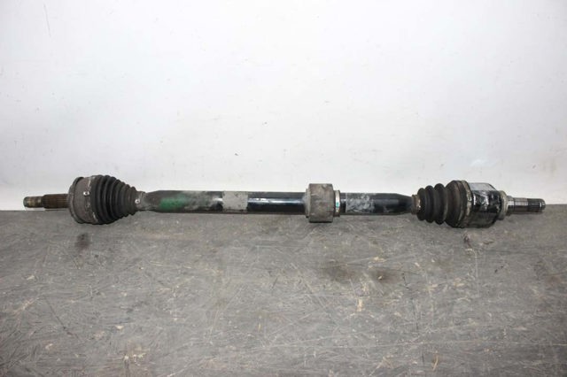 Привід передній правий Toyota Auris UKP