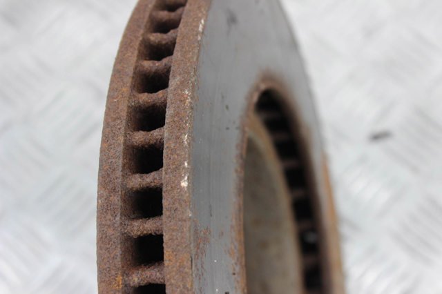 Диск гальмівний передній 4351630010 TOYOTA