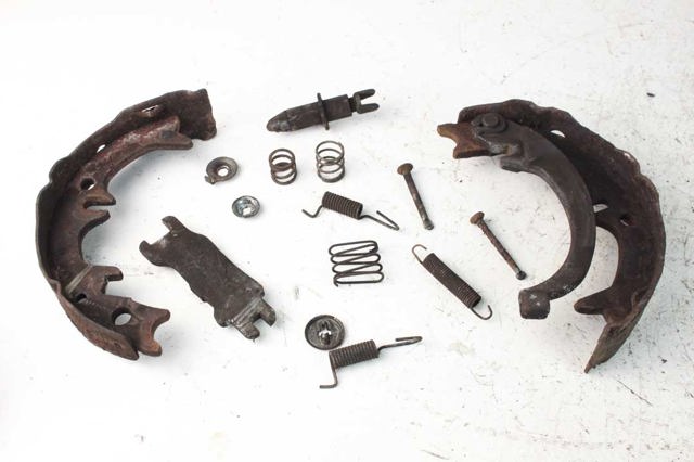 Колодки стоянкового гальма 4655033020 TOYOTA