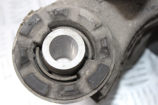 Балка задньої підвіски поперечна 5120633120 TOYOTA